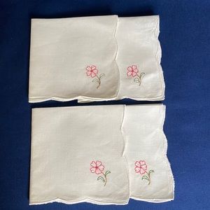 NWOT Set of 4 Hors D'oeuvre / Cocktail Embroidered Napkins